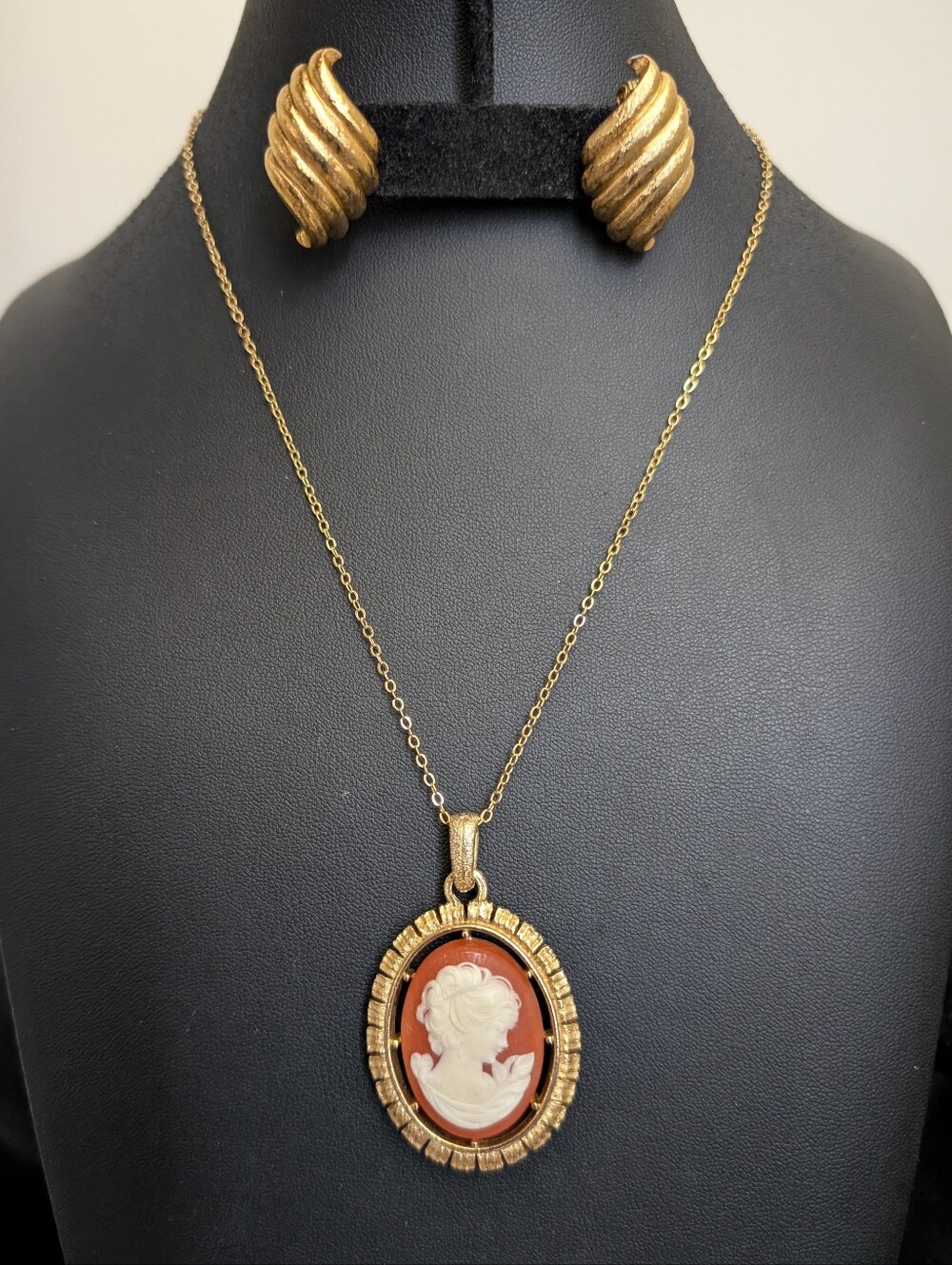 #58.Vintage Avon Coral & Gold Cameo & Reversible Brushed Gold Necklace & Monet E